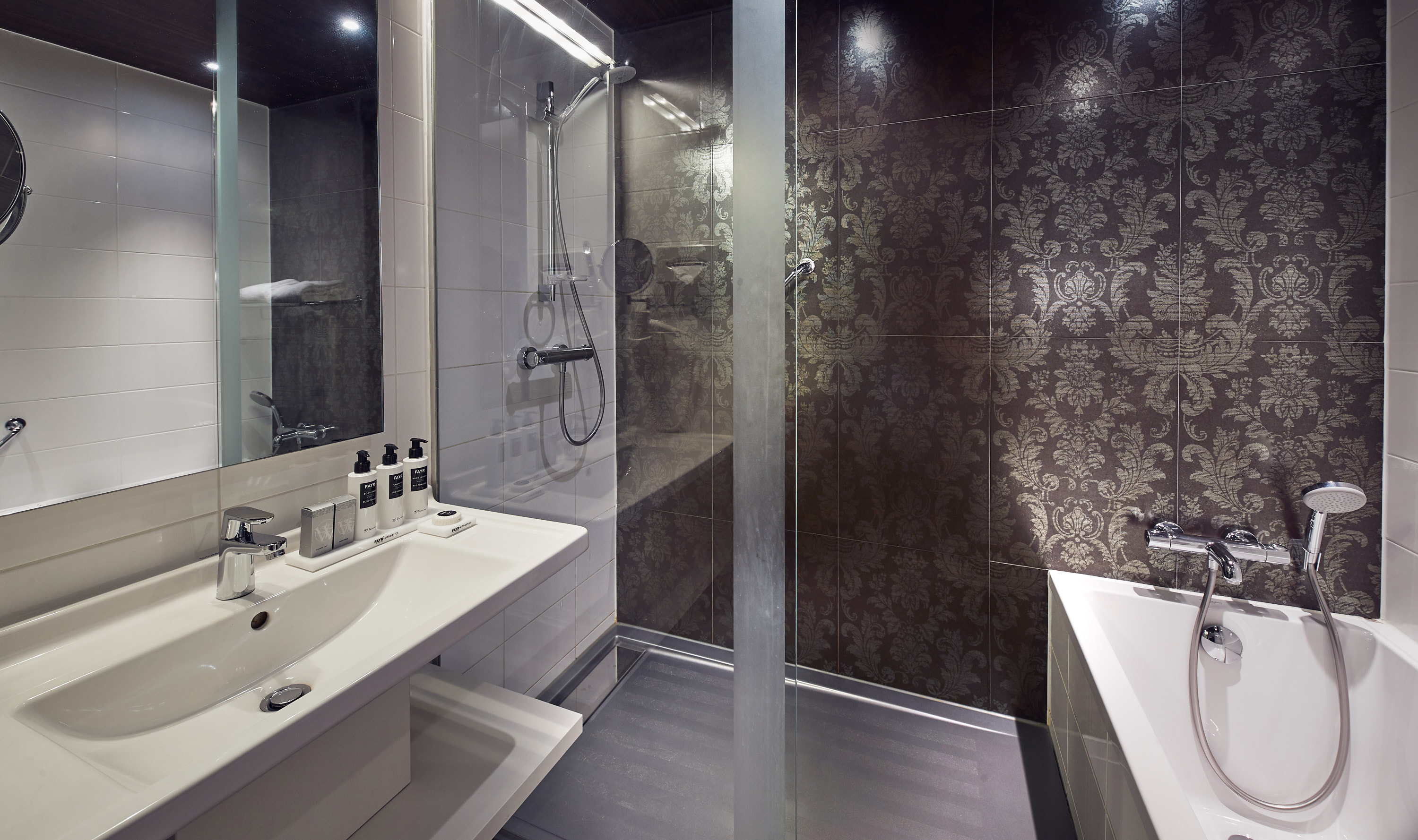 Fashion View Double Room، WestCord Fashion Hotel Amsterdam 4/4