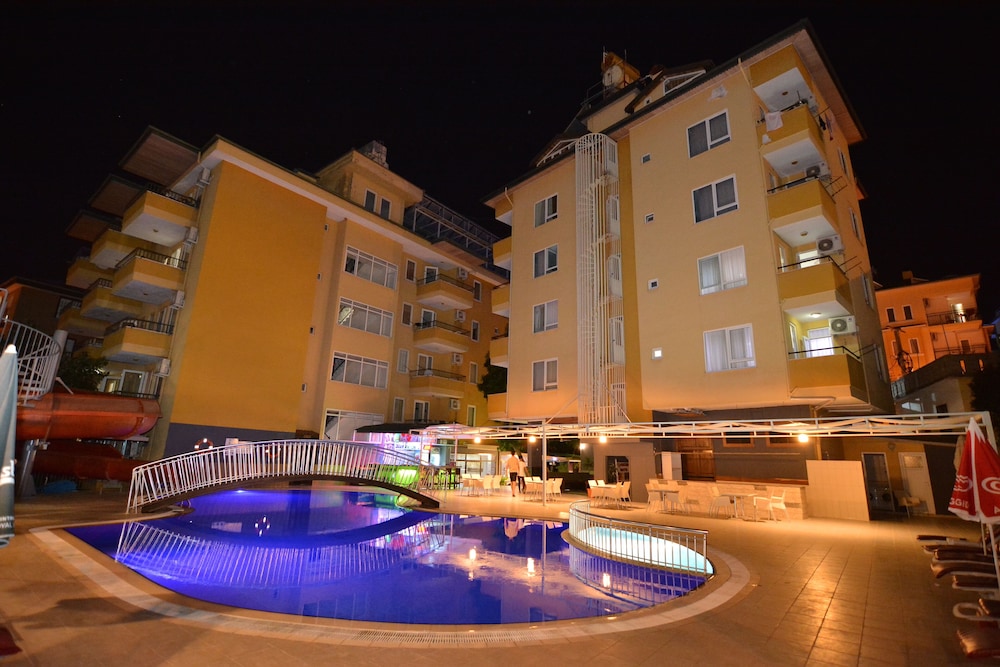 Rose Garden Aparthotel 36/71