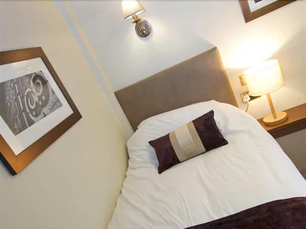 The Talbot Inn 24/44