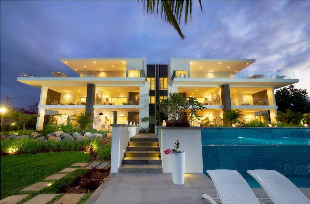 Myra Seafront Suites And Penthouses By Lov 2/56