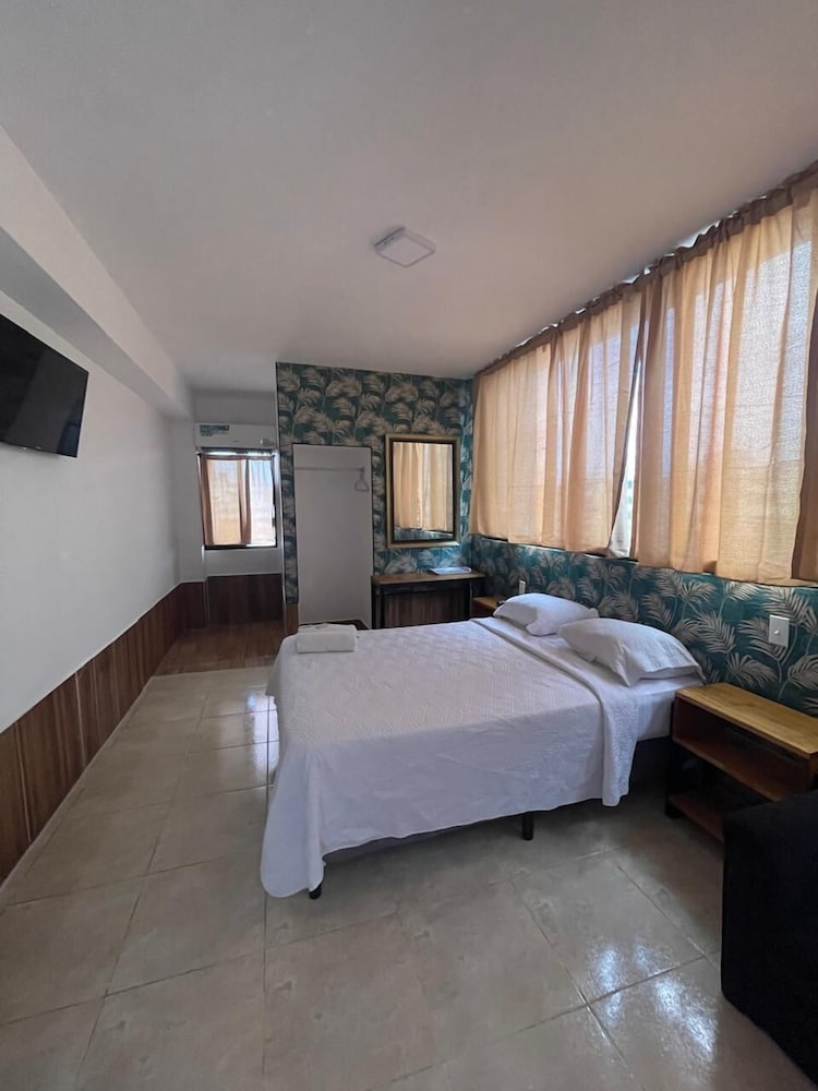 ROOM, SINGLE