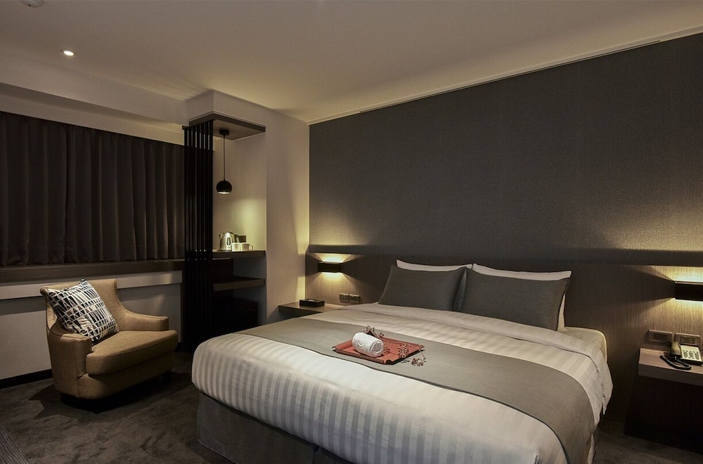 DELUXE, DOUBLE BED