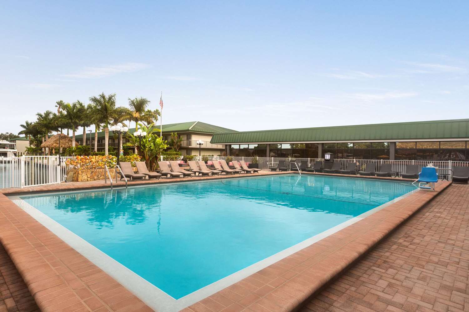 Ramada by Wyndham Sarasota Waterfront 35/71