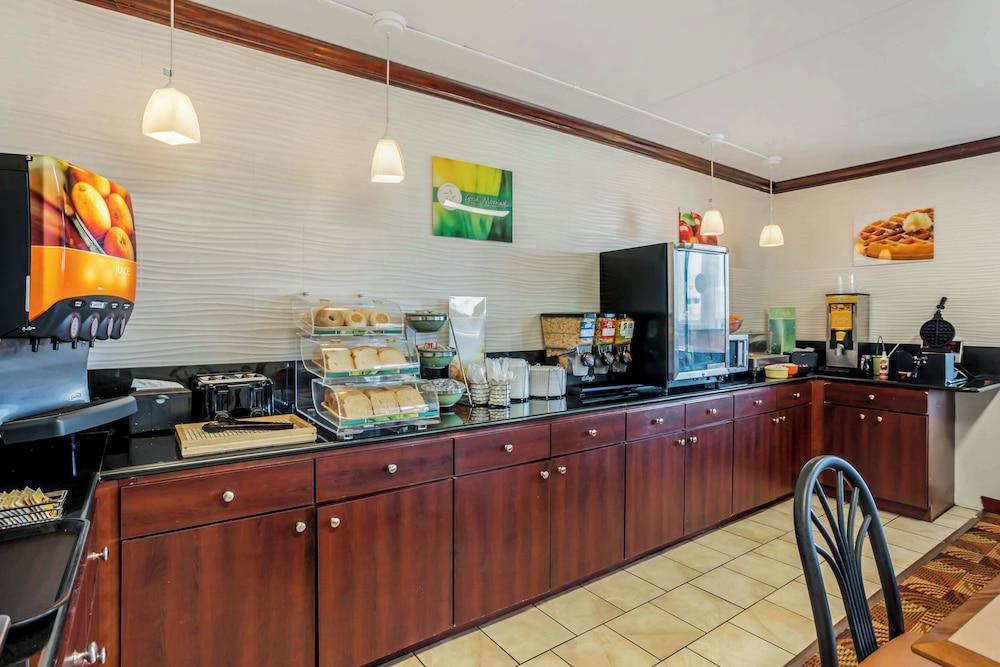 Quality Inn Enola - Harrisburg 48/60