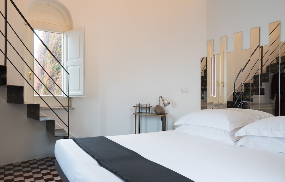 UPSTAIRS, DOUBLE BED, SEA VIEW, TWO STORY
