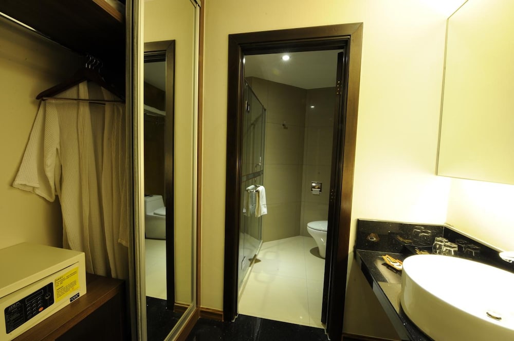 The Imperial Hotel 20/34