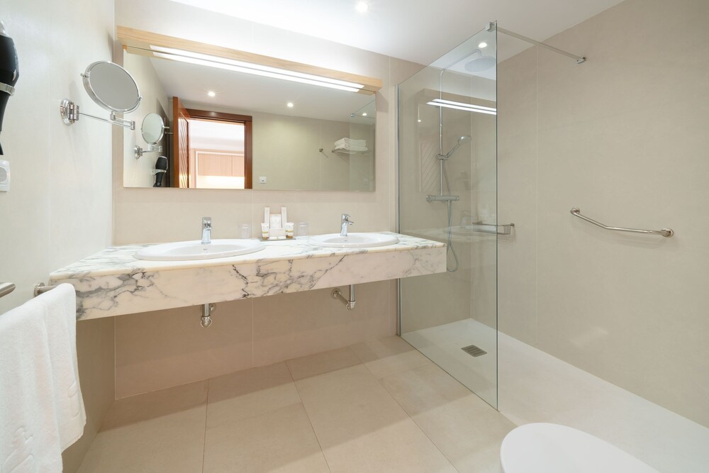Plus Fariones Suite Hotel 14/57