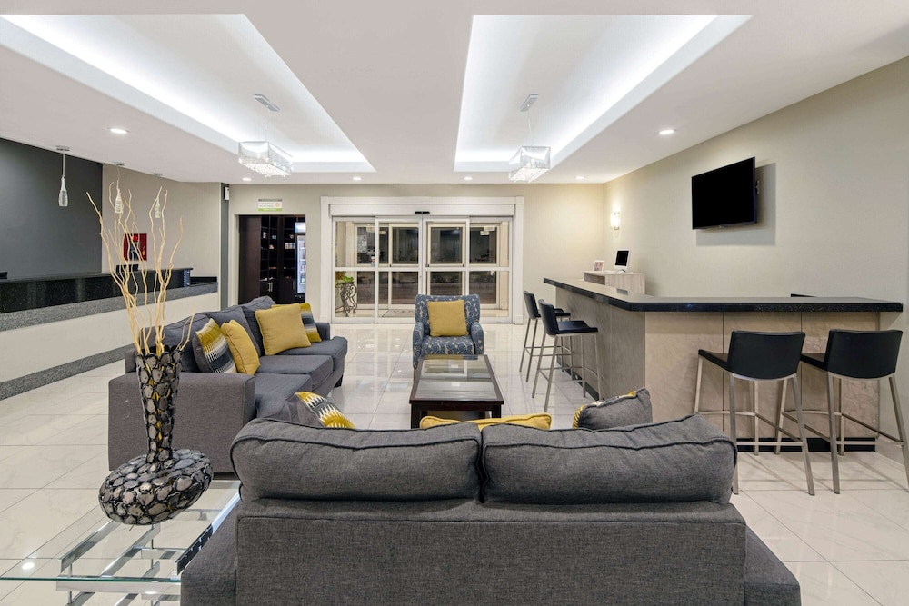 La Quinta Inn And Suites By Wyndham Mercedes 51/61
