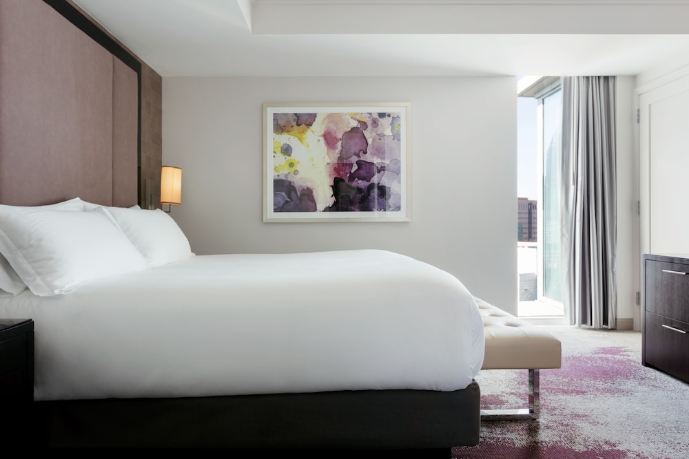 Loews Atlanta Hotel 22/83