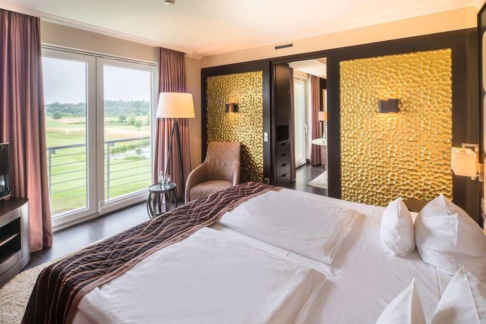 Suite, King Bed, Golf Course View