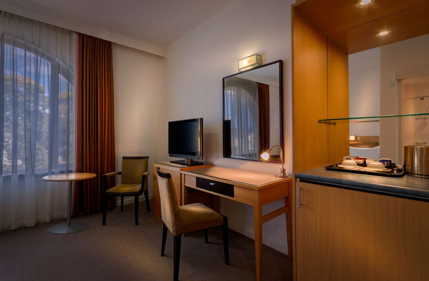 Best Western Plus Travel Inn Hotel 13/18