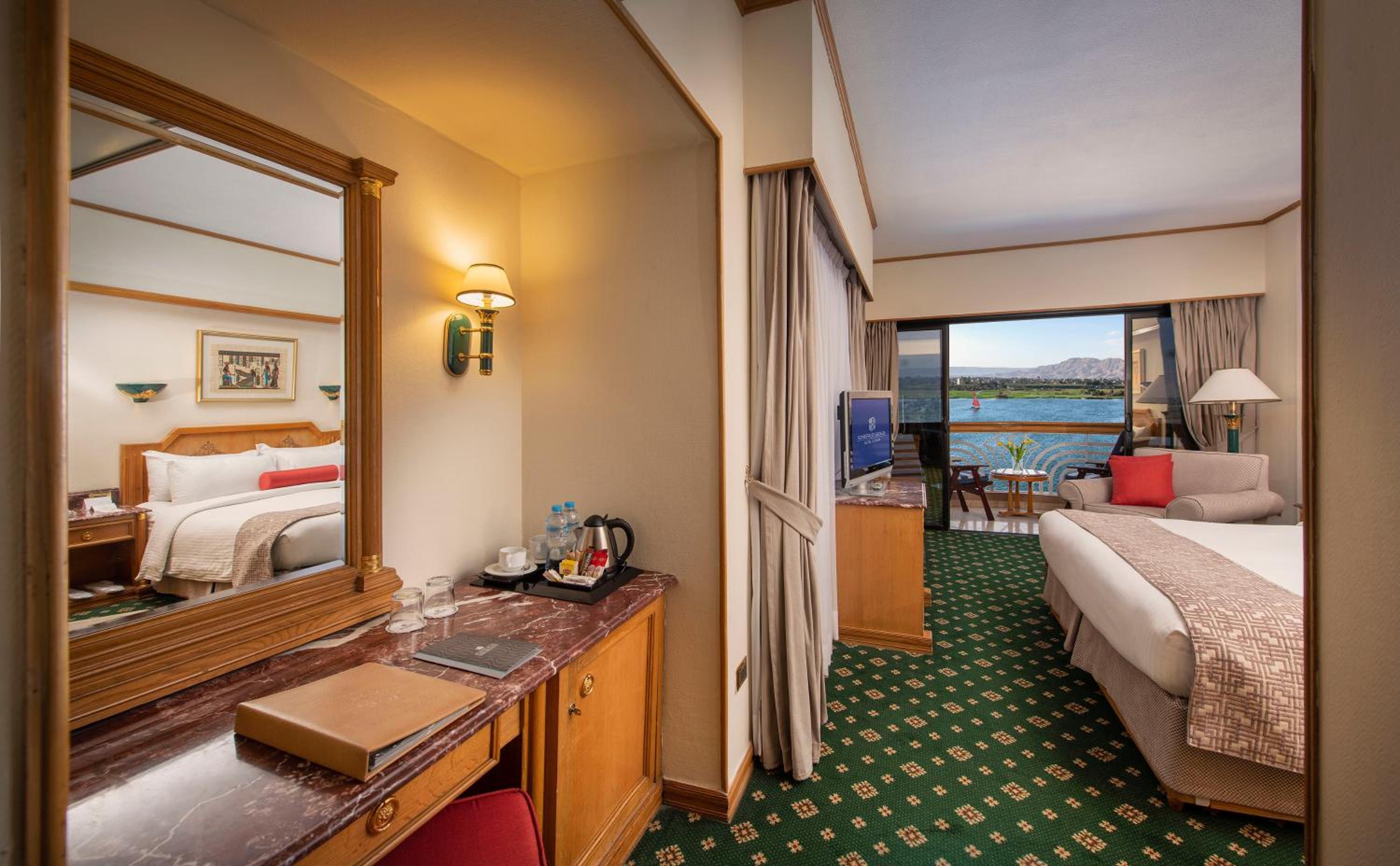 Junior Suite, Twin Beds, River View 4/4