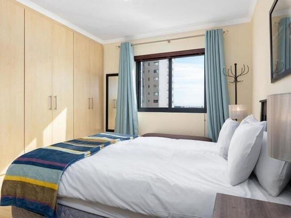 Century City Boutique Apartments 8/50