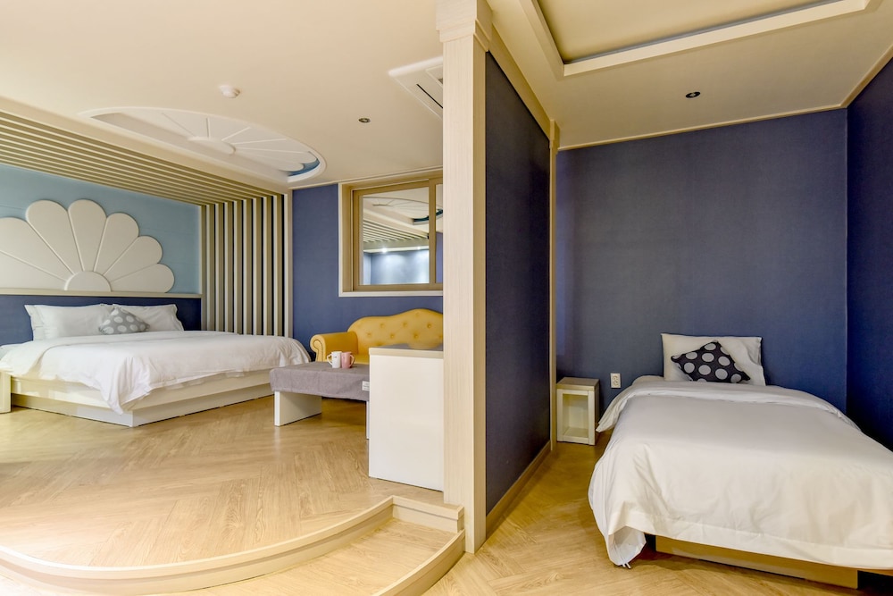 1 Night 2 Days Hotel 12/22