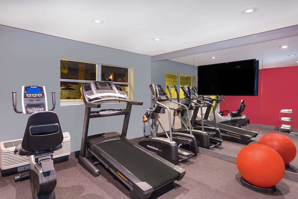 Ramada By Wyndham Miami Springs/Miami International Airport 25/48