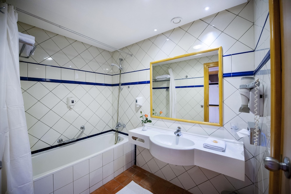 Medina Belisaire and Thalasso 19/70