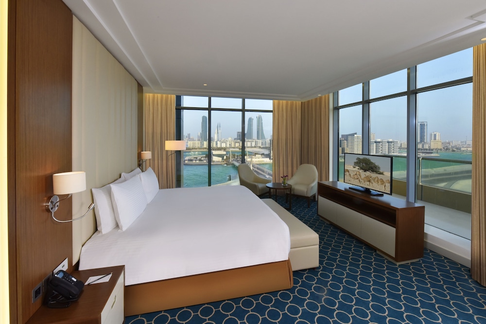 Club, G, Suite, King Bed, Balcony