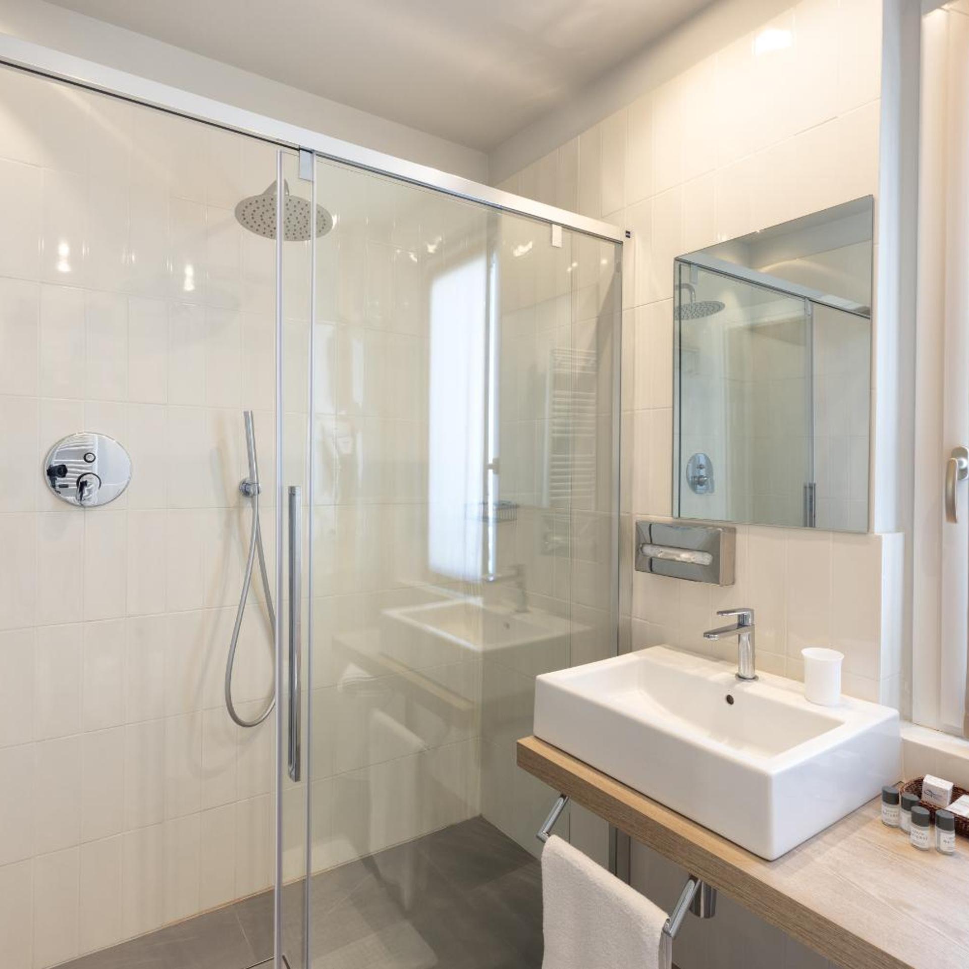 Room, Double or Twin Bed, Lateral Side Sea View، Hotel Gemma 8/10