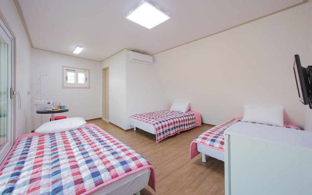 KW Hongdae Line Hostel 5/40