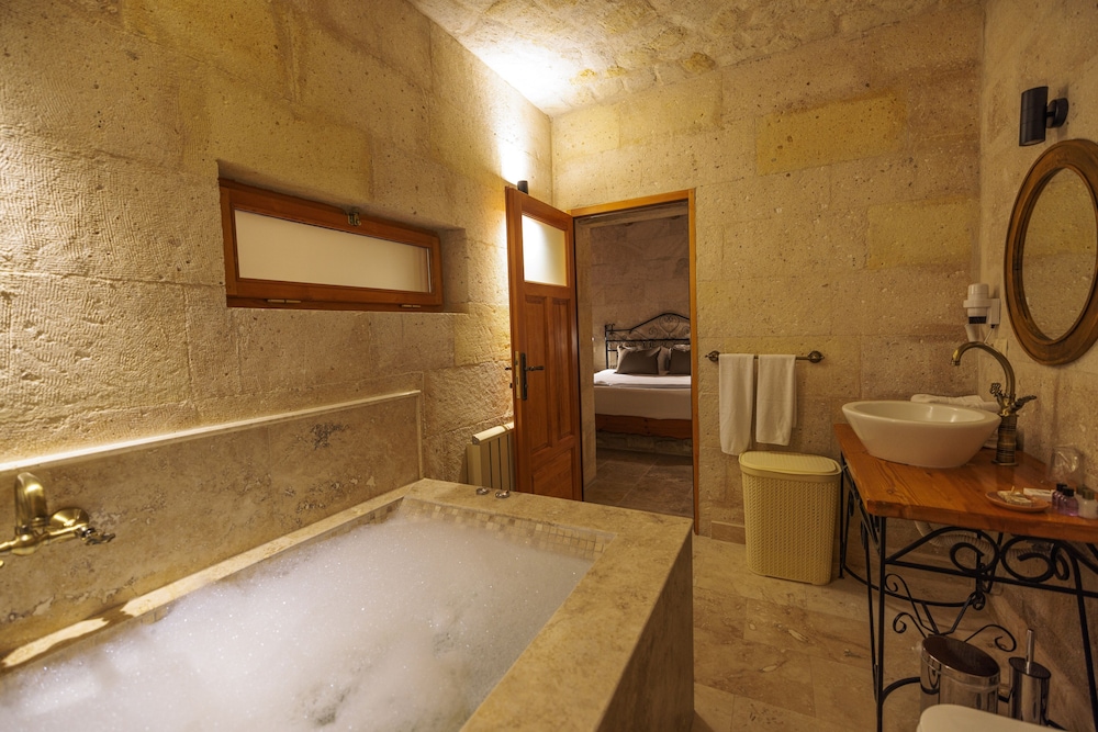 Canyon Cave Hotel 35/69