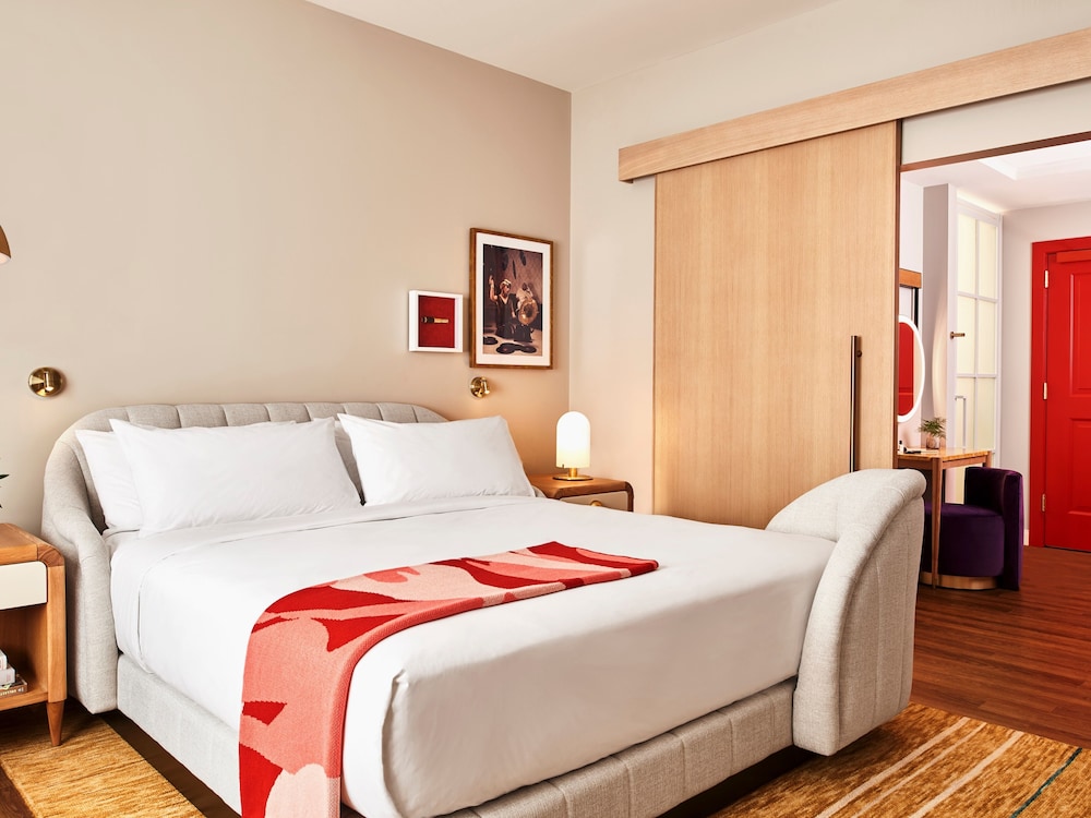 ROOM, KING BED, ACCESSIBLE