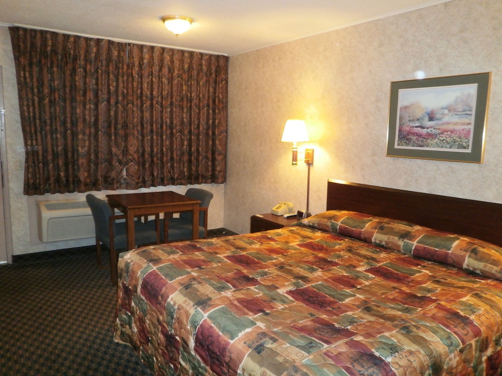 Richmond Inn & Suites 14/36