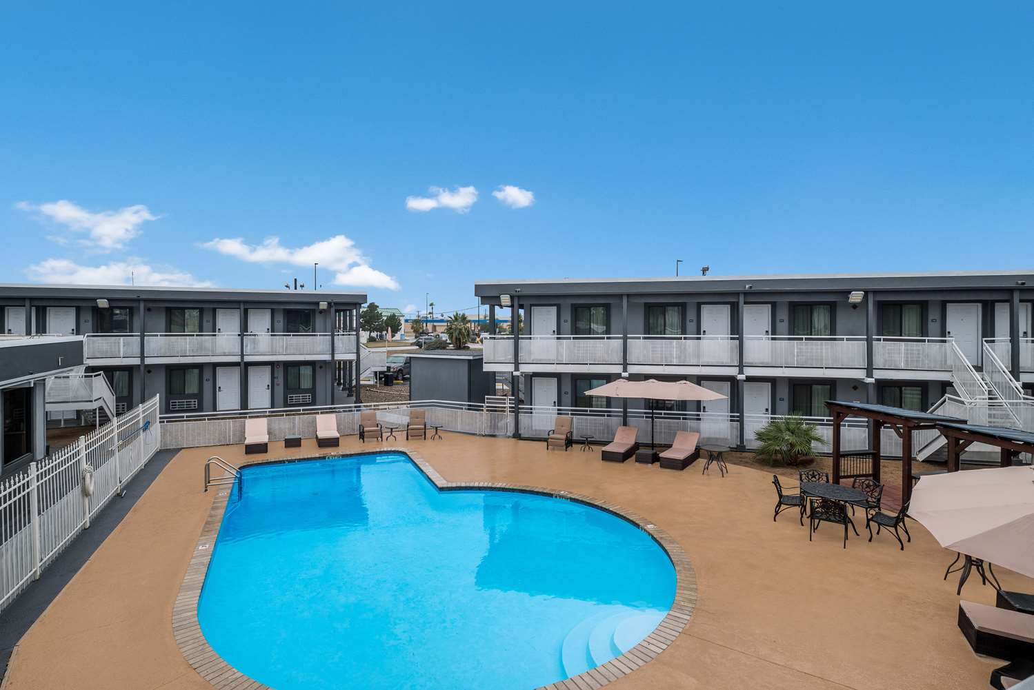 Laredo Hotel 17/18