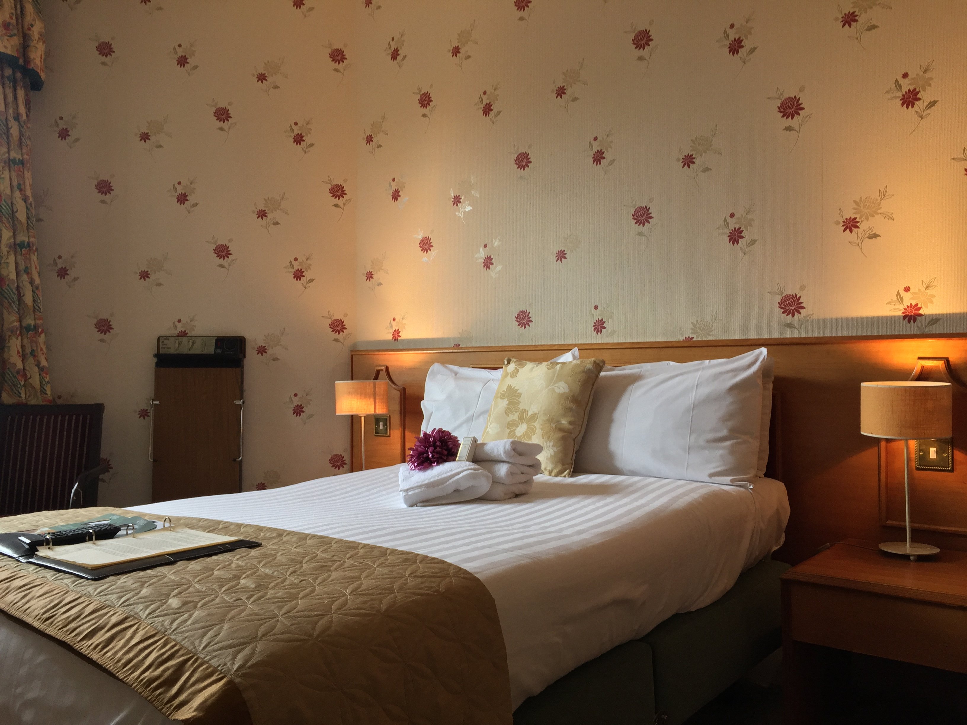 ROOM, DOUBLE BED