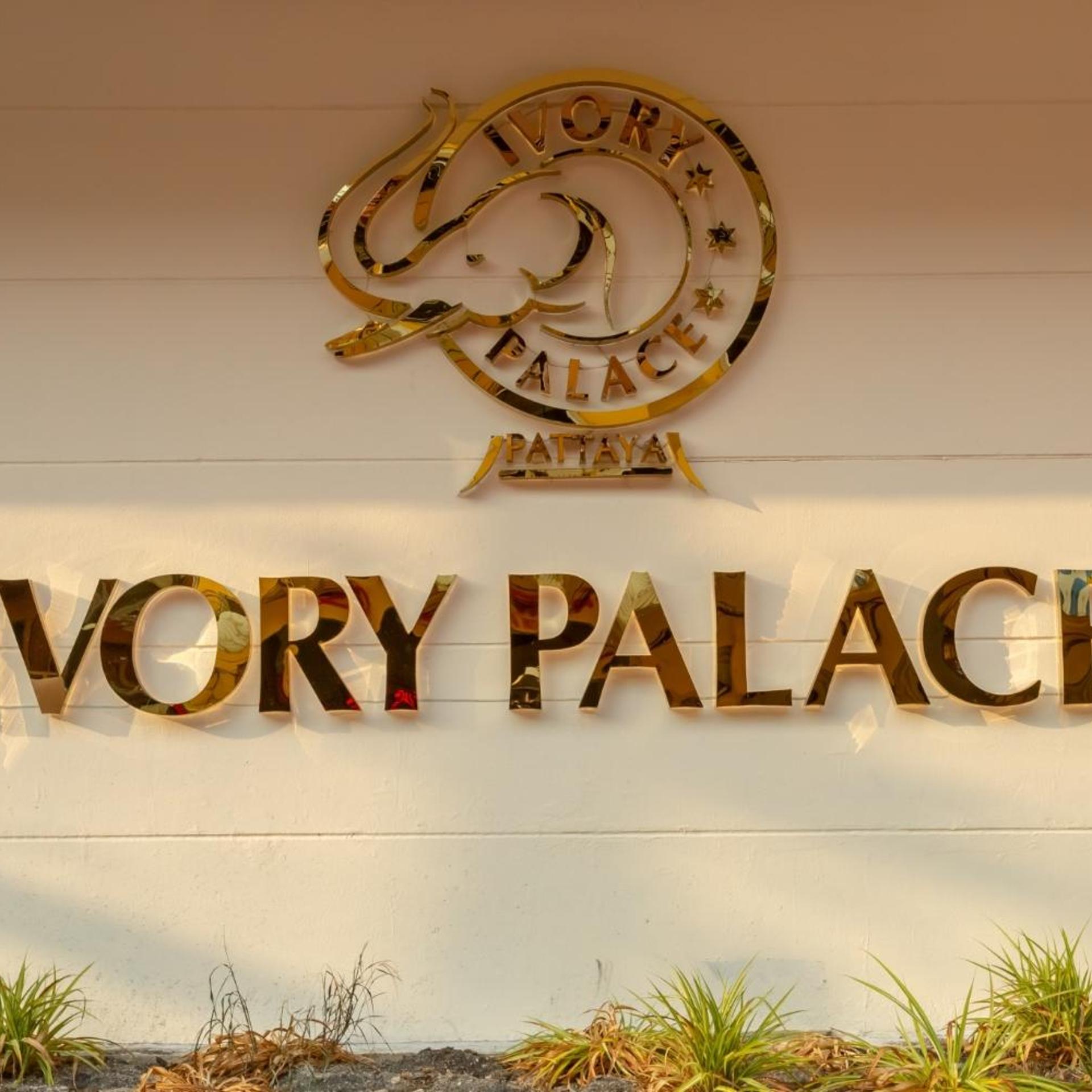 Ivory Palace Hotel 10/50