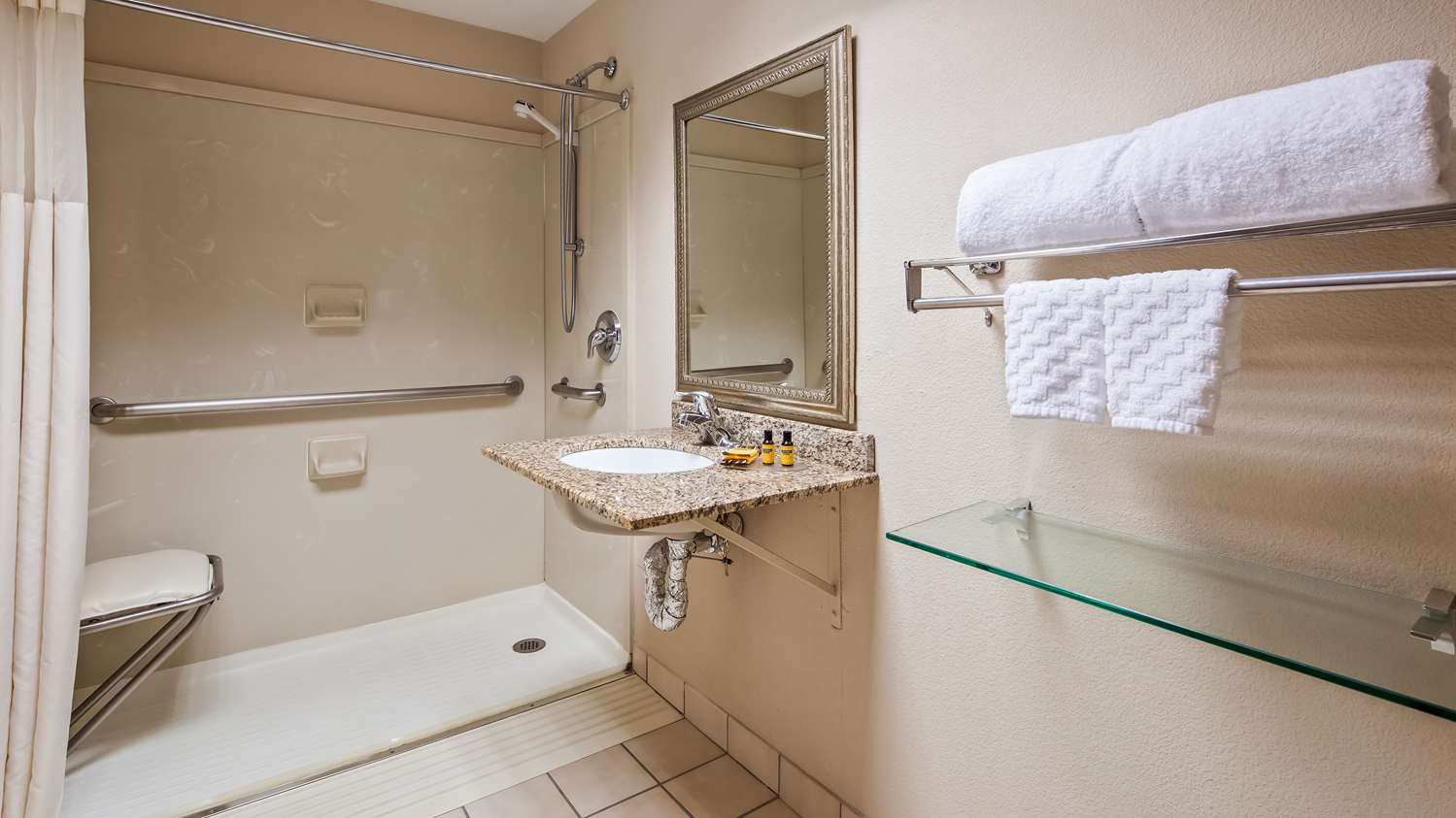 Best Western Plus Chicago Hillside 16/16