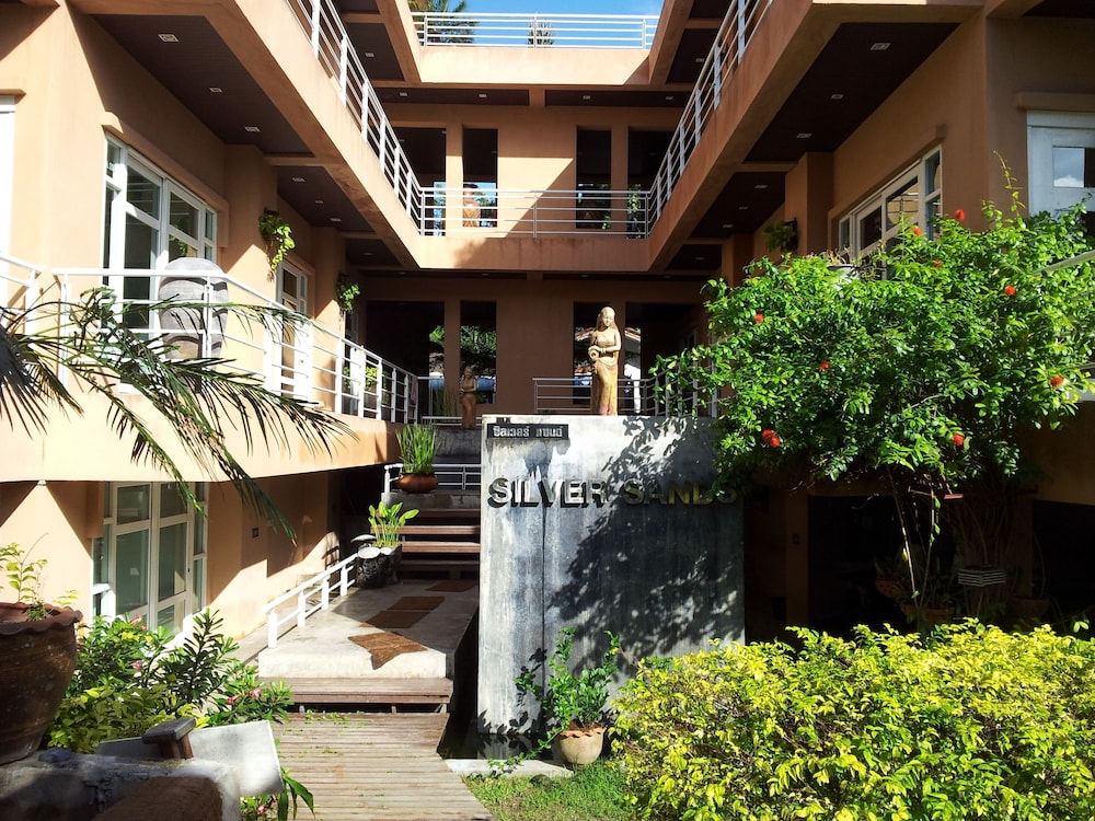 Silver Sands Beach Resort 90/100