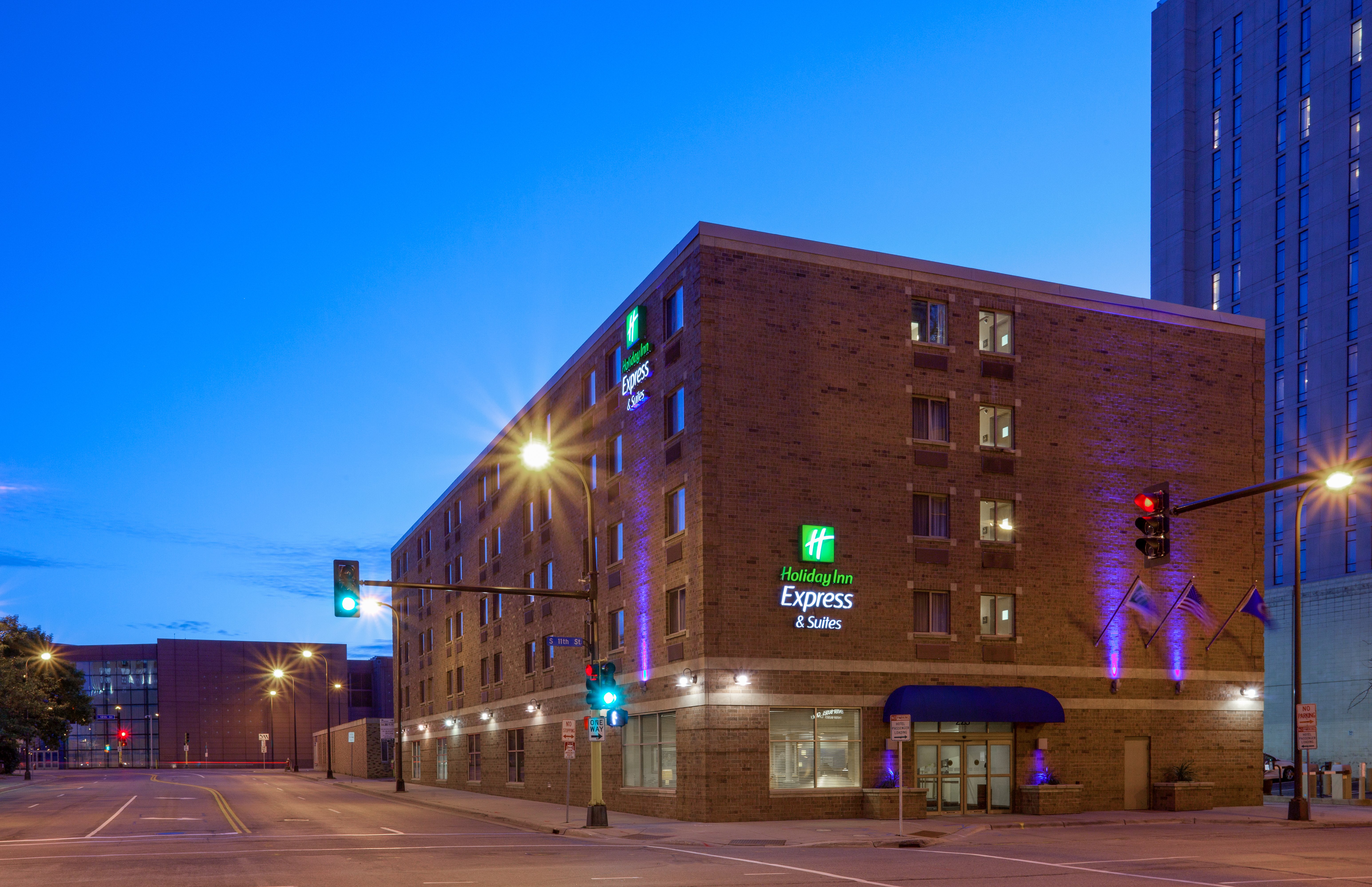 Holiday Inn Express Suites Minneapolis Downtown 4/57