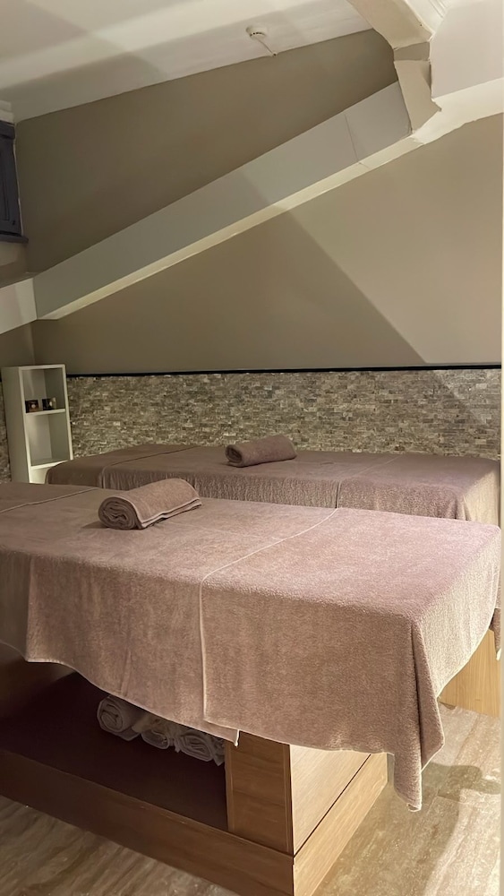 Artefes Hotel 70/70