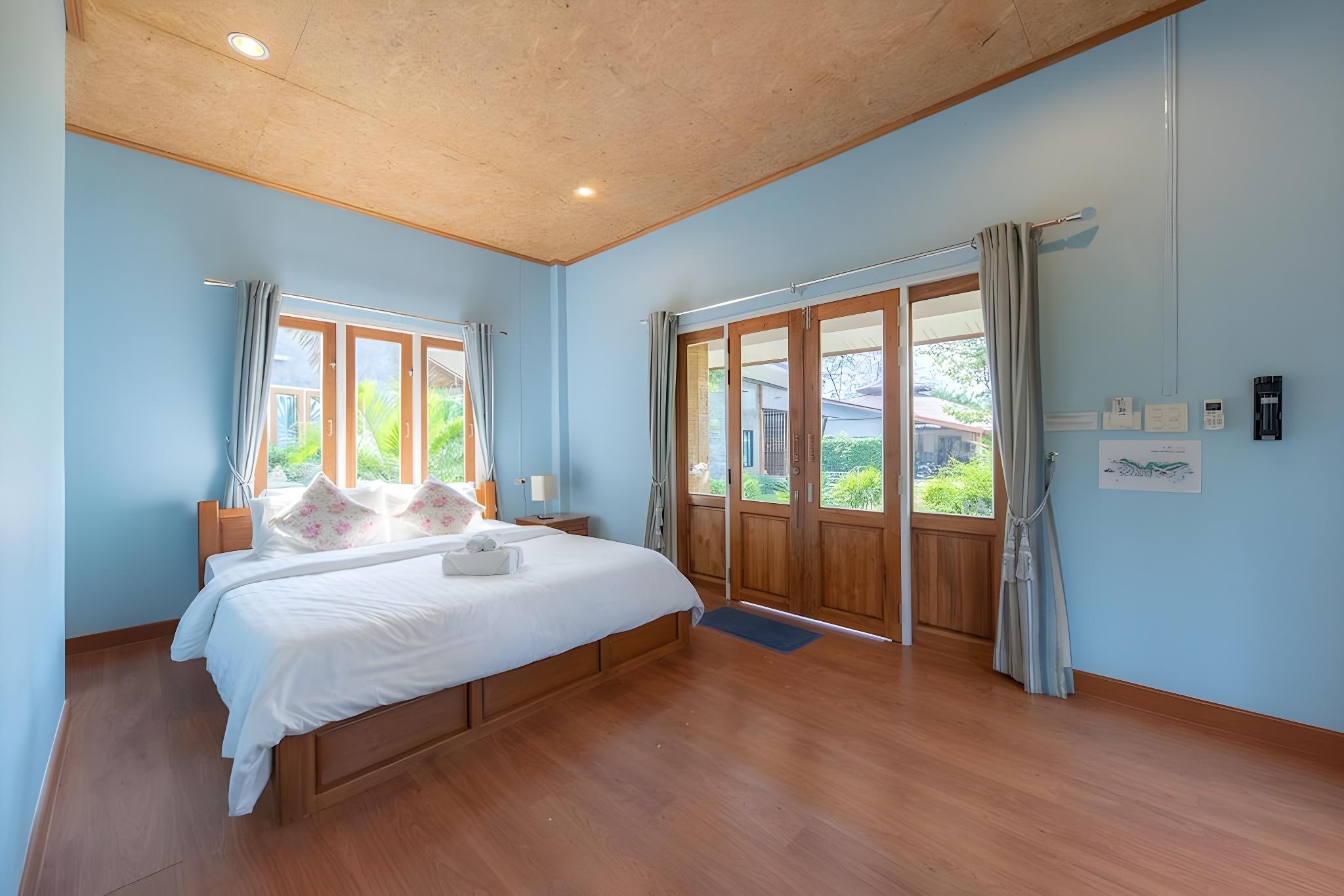 Garden, Coconut, Deluxe, King Bed