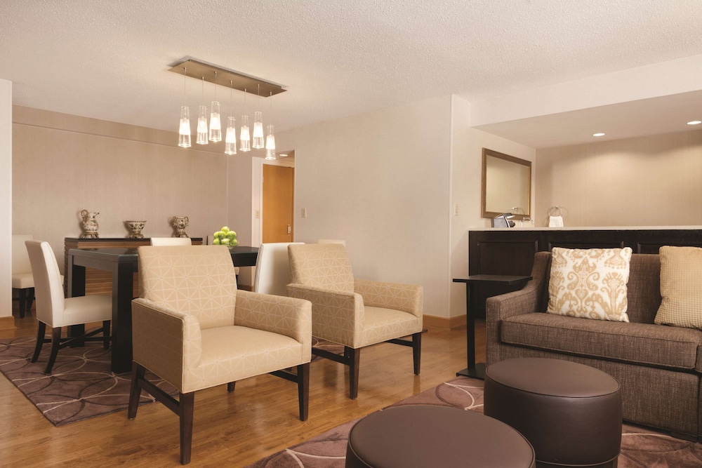 Embassy Suites Greenville Golf Resort Conference Center 24/38