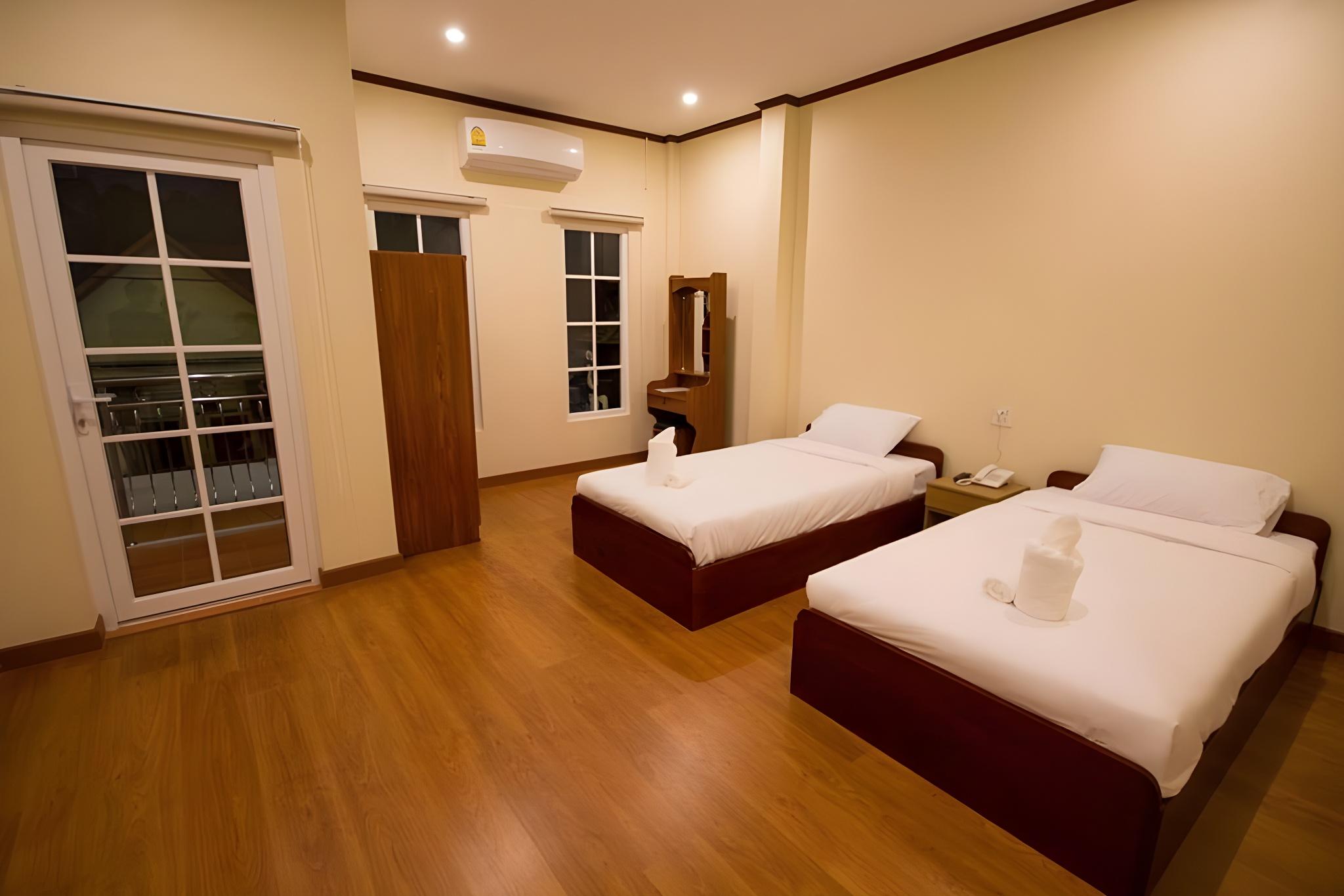 Standard, Twin Beds