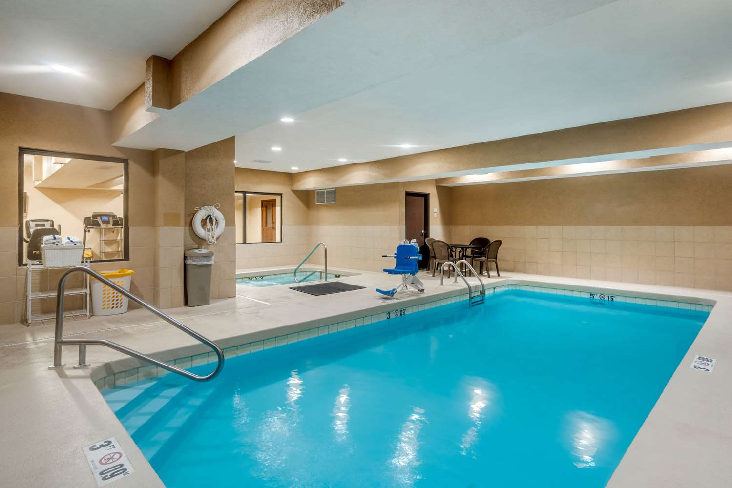 Quality Inn Suites Jefferson City 15/22