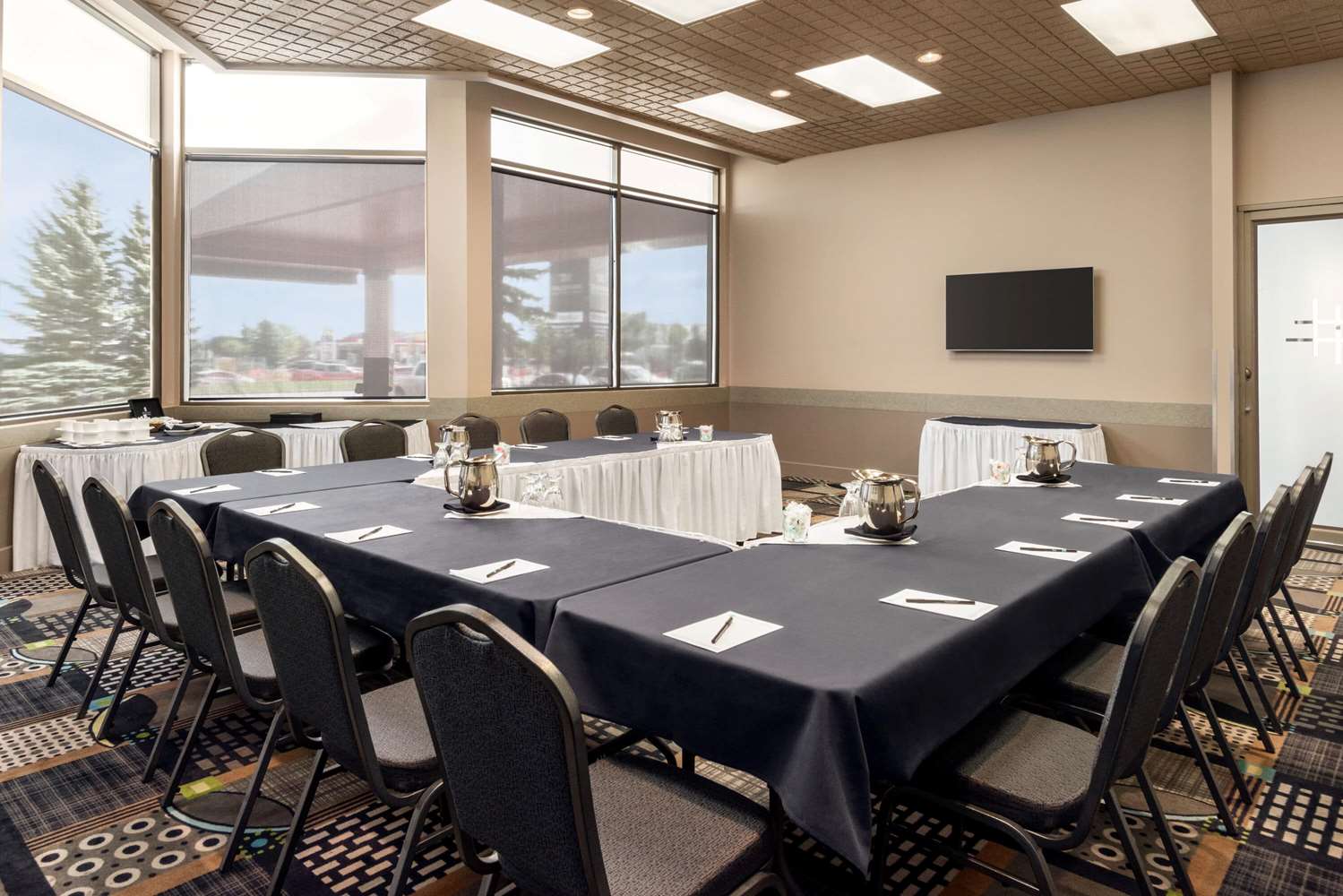 Royal Hotel West Edmonton, Trademark Collection by Wyndham 13/25