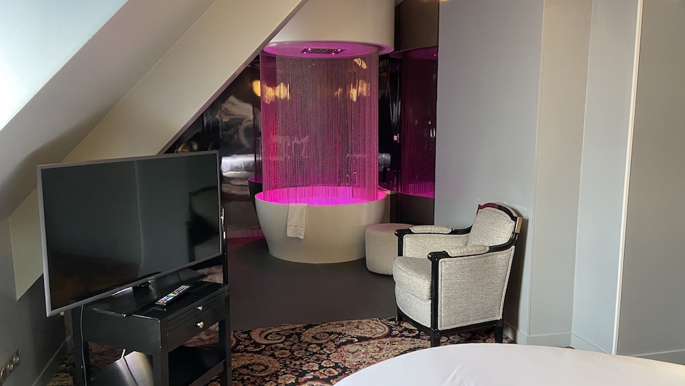 NEW Hotel Republique 30/52