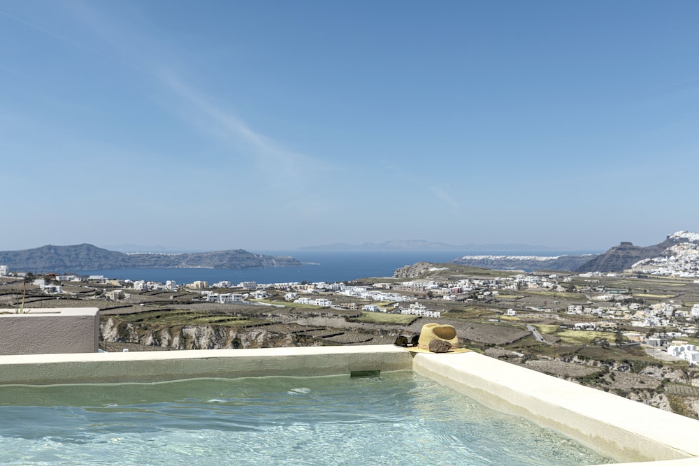 North Santorini Luxury Spa Hotel 44/50