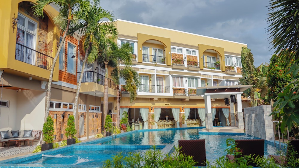 Ragazzi Resort Hotel in NAGA