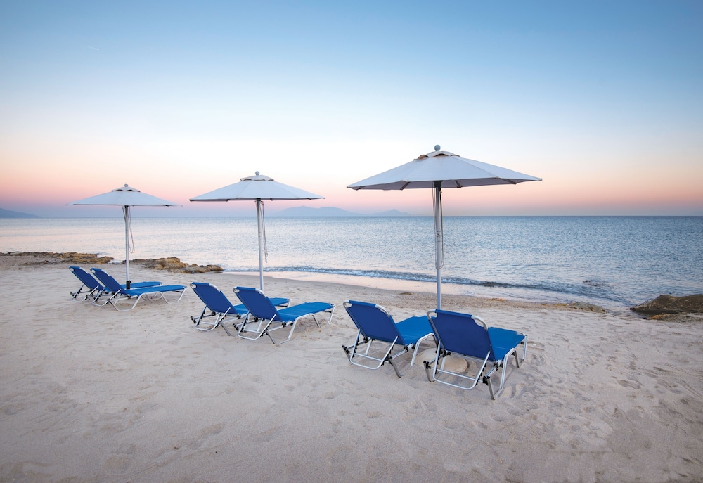 Grand Blue Beach Hotel 87/94