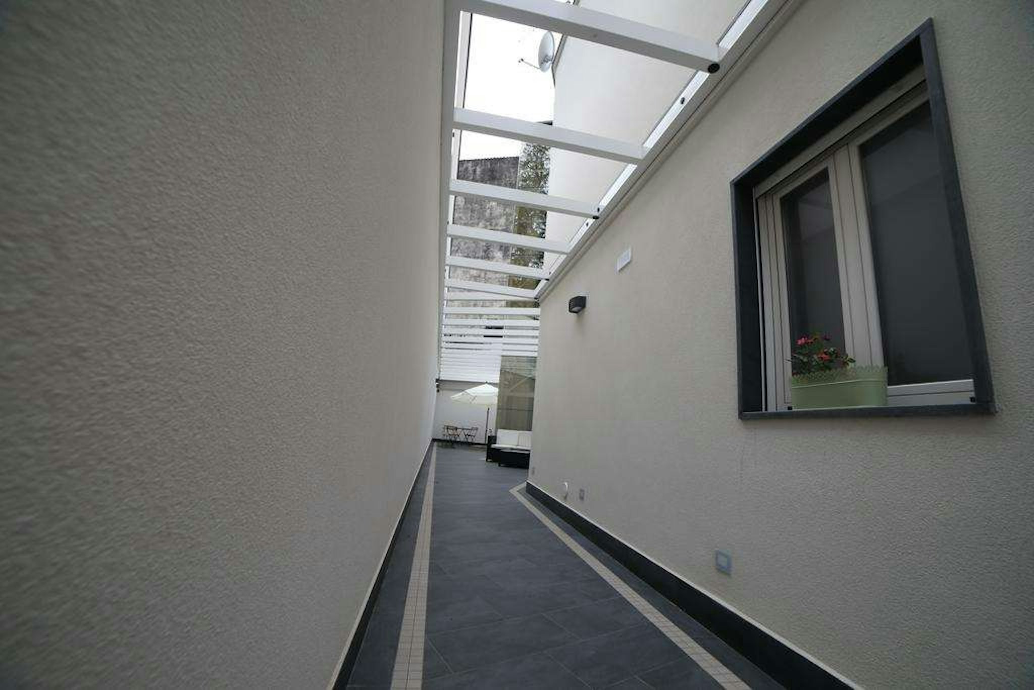 8 Room Hotel 5/80