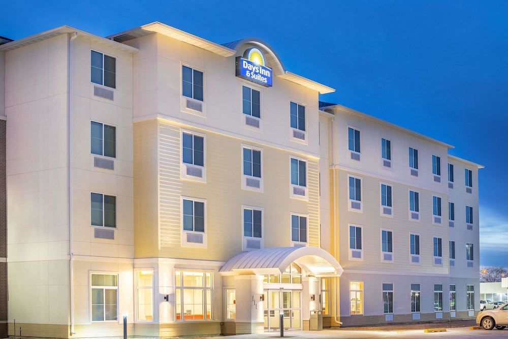 Days Inn & Suites by Wyndham Kearney 2/61