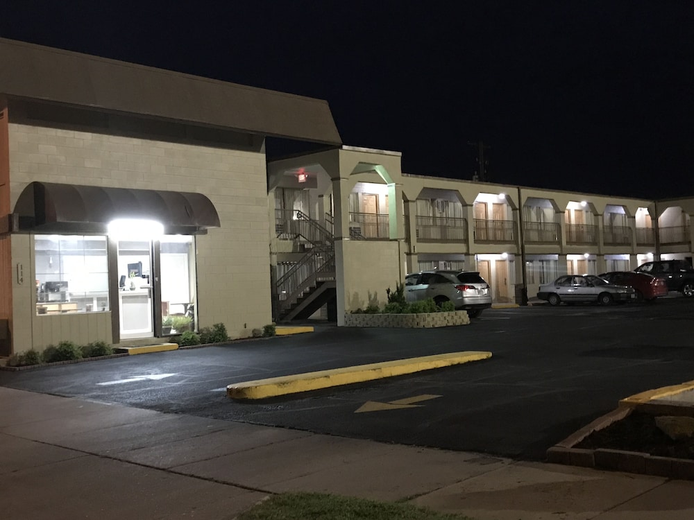 Hutchinson Inn 31/58