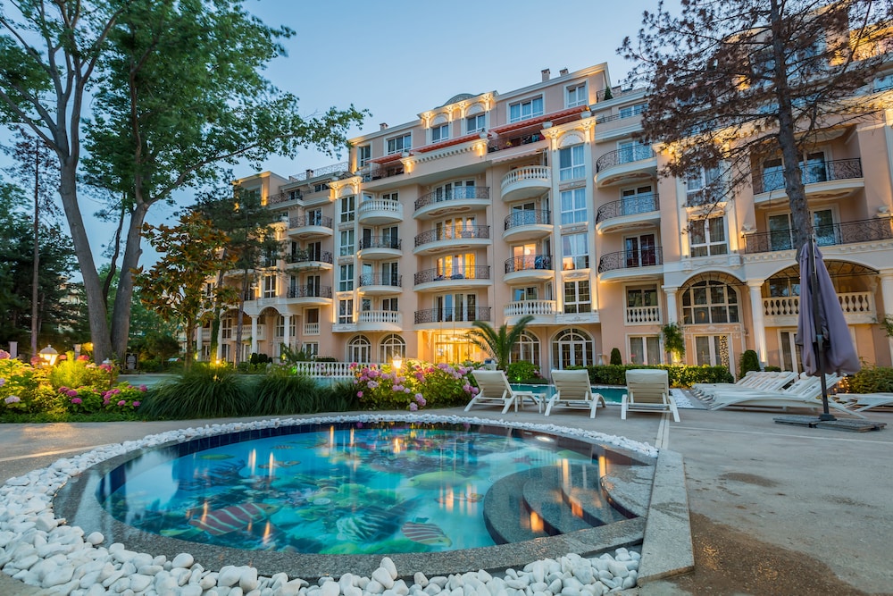 Venera and Anastasia Palace Apartments 4/75