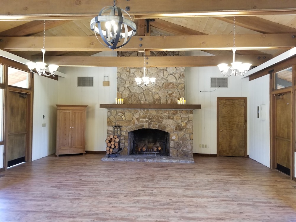 Carmel Valley Lodge And Resort 7/50