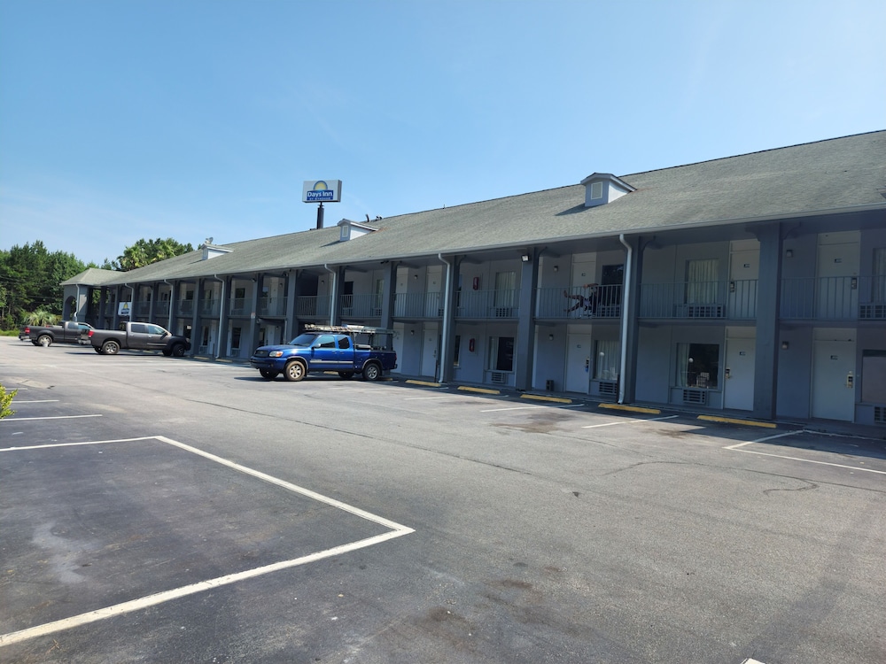 Days Inn by Wyndham Hardeeville Near Hilton Head 36/50