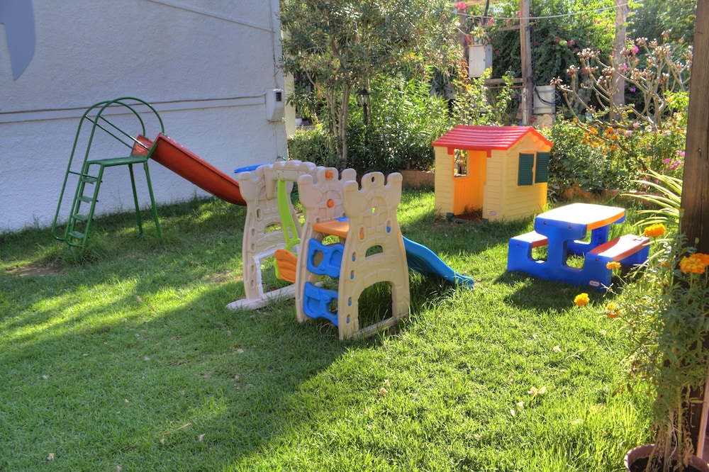 Trefon Hotel Apartments and Family Suites 64/73