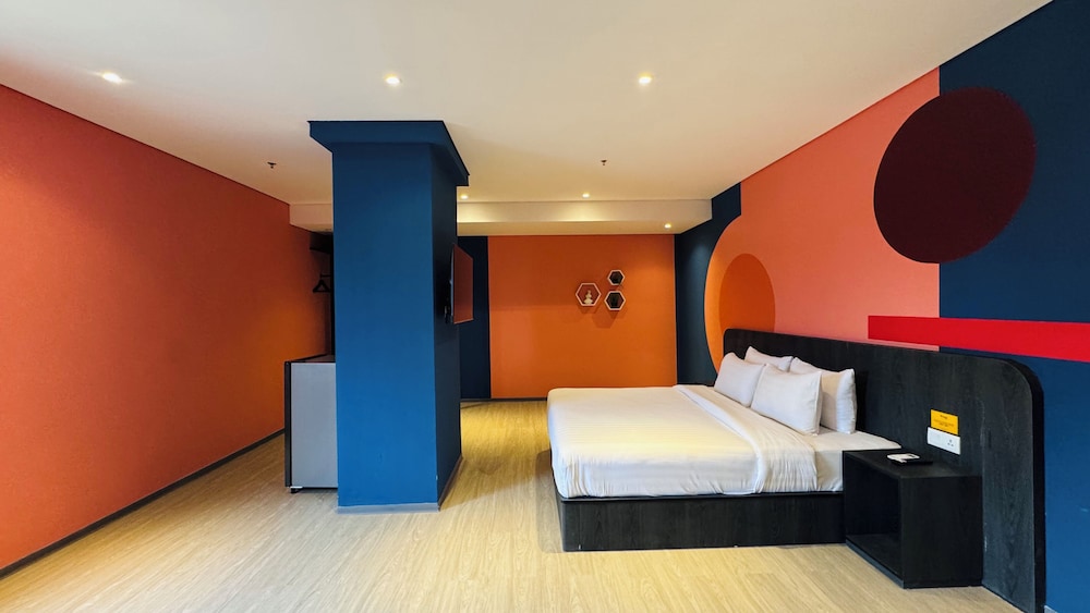 Yellow Bee Resort Cililitan 13/50